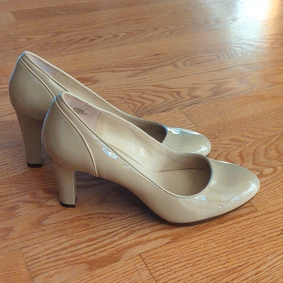 Anne Klein Shoes - Anne Klein iflex Codie shiny nude synthetic pumps high heel shoes size women's 9